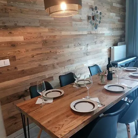 Lesny 3 Sarny 아파트